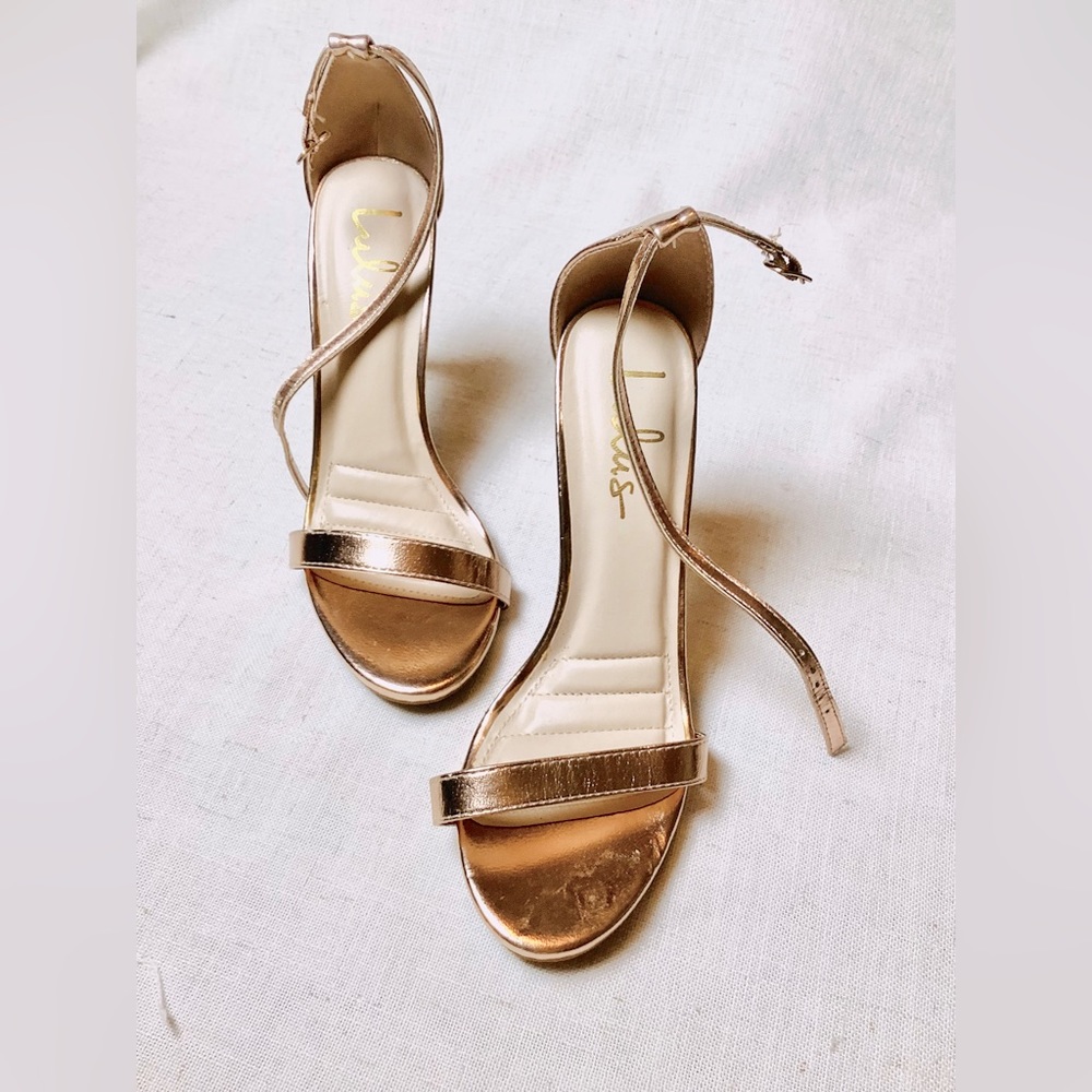 Lulu’s SIZE 8 2” Rose Gold Metallic Pumps/heels